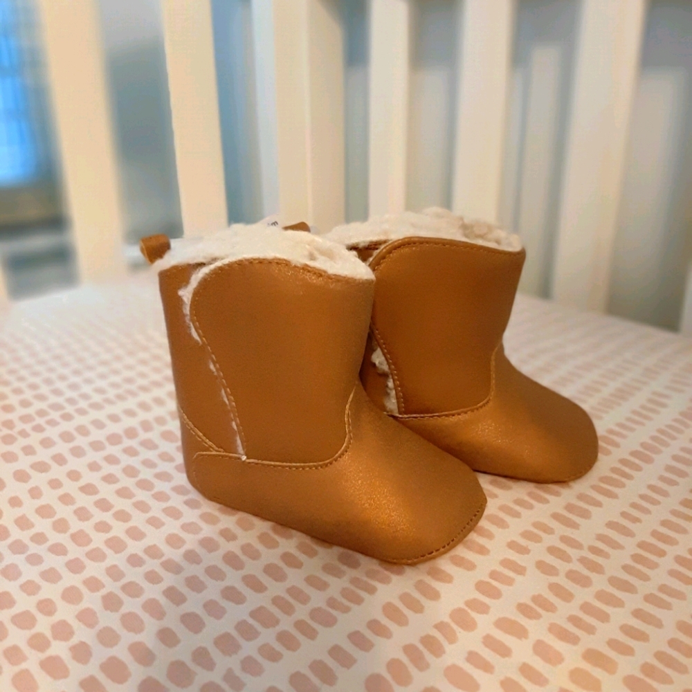 NWT CARTER'S Fleece Lined Booties|SIZE 3-6 months